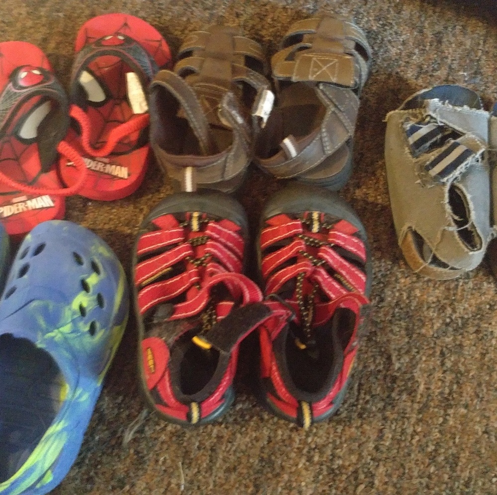 Little boy shoes size varies